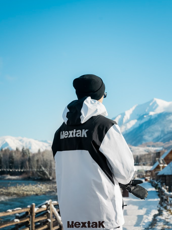 HEXTAK Redefines Ski Apparel with Gorpcore Streetwear Style – Hextak